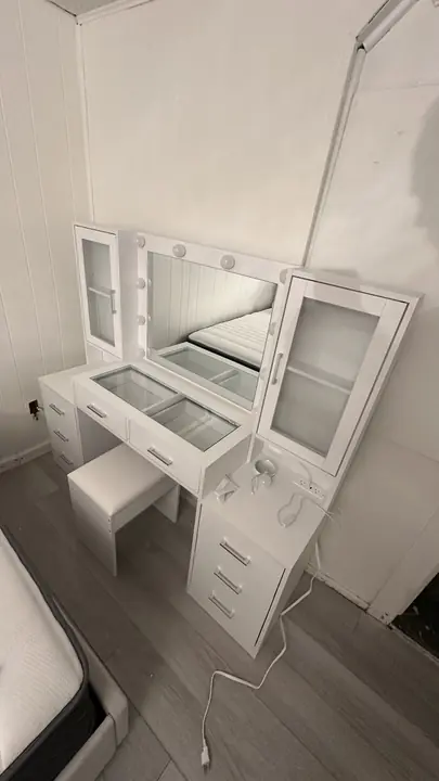 Makeup vanity assembly project by FurniSet Pro